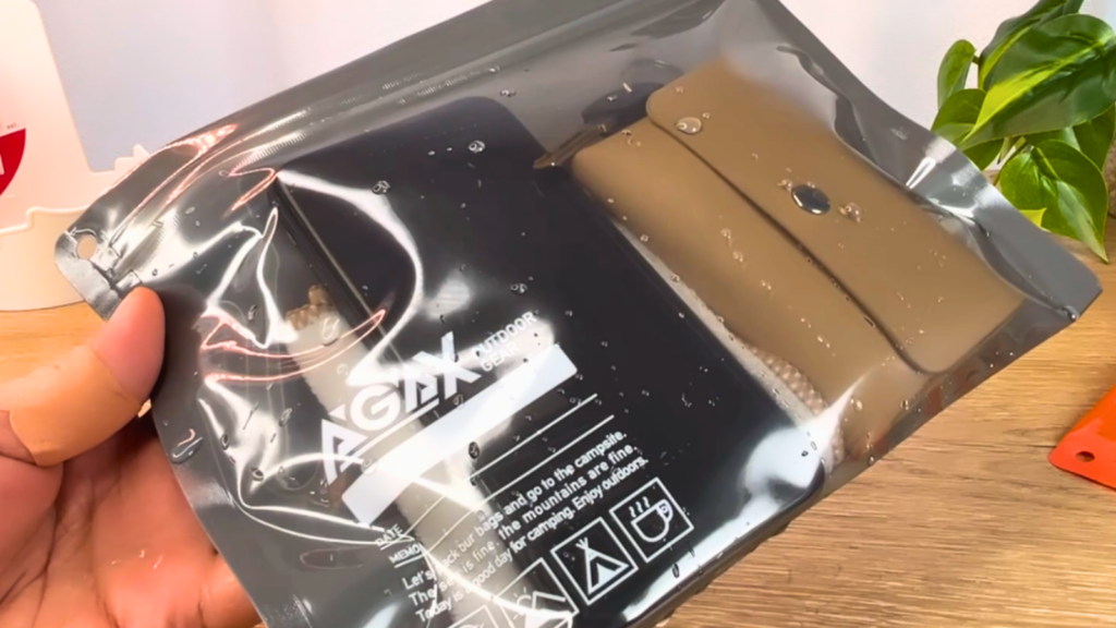 クリアジッパーポーチを防水ポーチとして使用