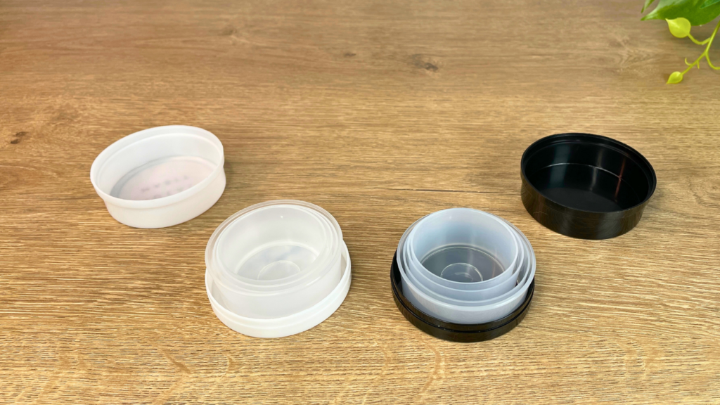 折りたたみコップをたたんでいる状態