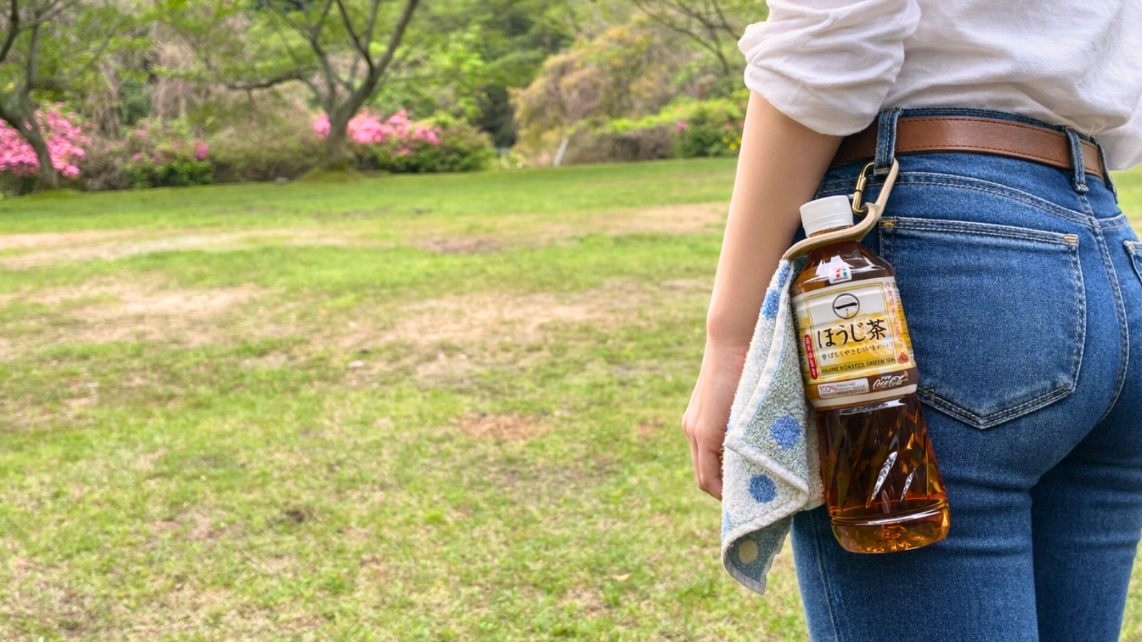 ダイソー】カラビナ付ボトルタオルホルダー JANコード：4550480607429