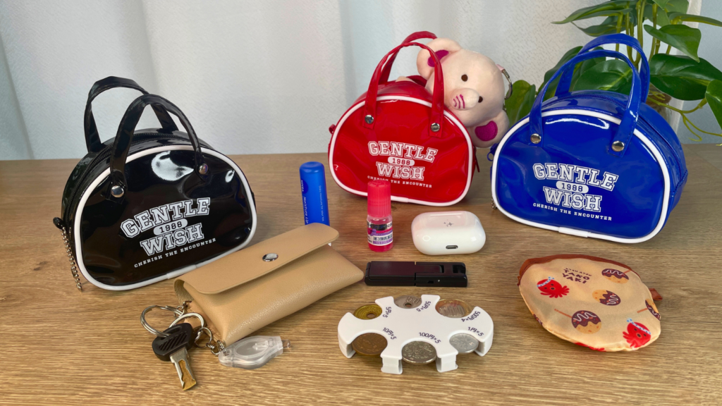 ミニエナメルバッグキーホルダーを実際に使って収納力を確認した写真