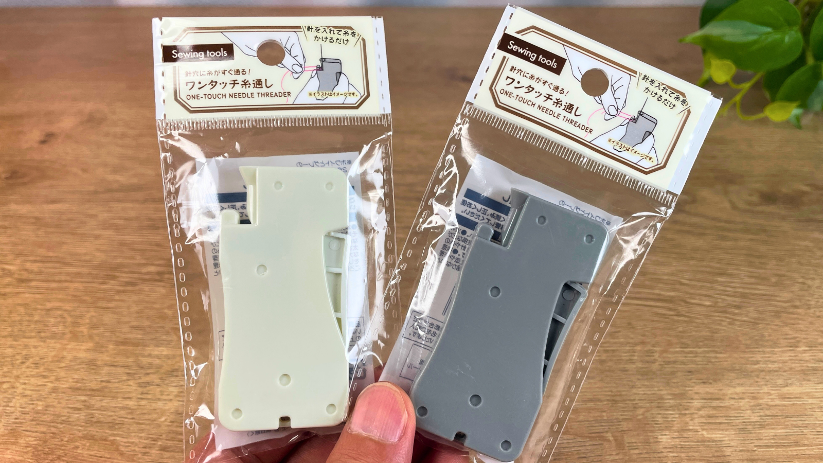 セリアのワンタッチ糸通しの商品画像