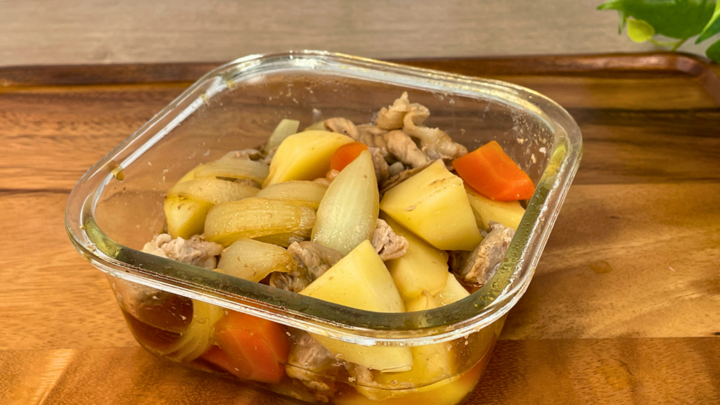 保存容器で肉じゃがをレンジ調理