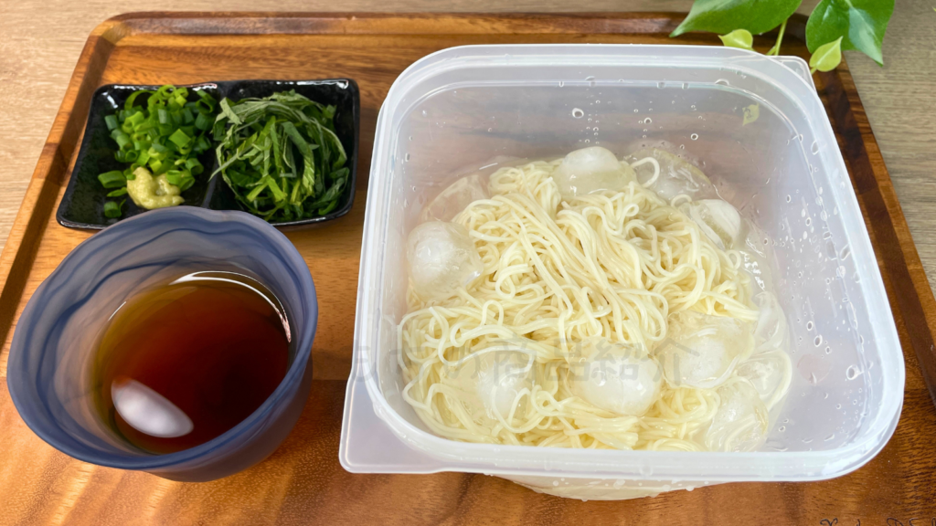 レンジで調理万能ボウルで麺類を調理した様子