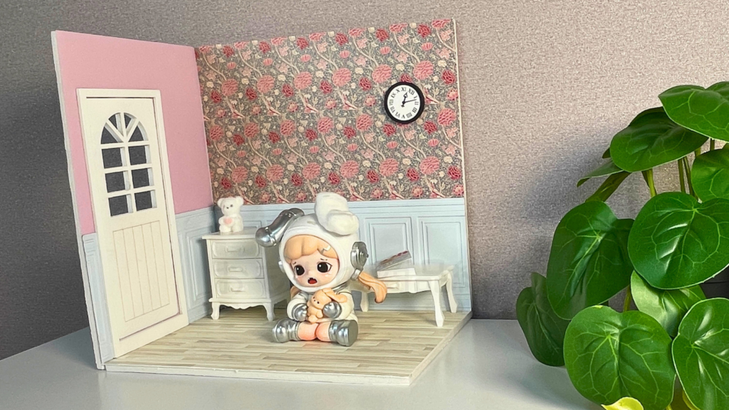 セリアのドールハウスベースをフィギュア撮影の背景に使った写真